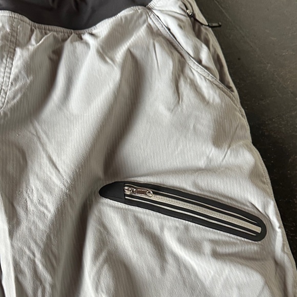 lululemon athletica Men's Light Gray Cargo Pants - Picture 2 of 3